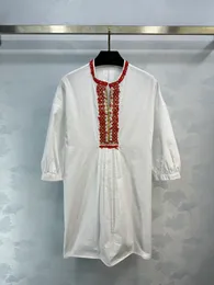 フランスのコートスタイルの白いビーズ刺繍ドレス