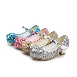 Sandały Księżniczka Butterfly Buty Kids Diamond Bowknot High Heel Dziewczyna Taniec Glitter Fashion Girls Party Shoe H240504