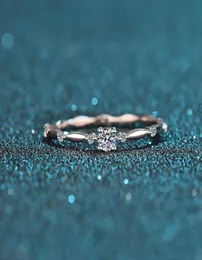 925 Silver Diamond Test passerade 01 karat 3mm E Färg Moissanite Ring Perfect Cut Fittling Mini Lab Grown Diamond Rings for Girl C48615106