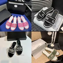 Paris Designer Sandals Channel Kapcieczki Kapcie luksusowe żeńskie mieszkania slajdy wakacje plażowe masywne pięcie Słaska kolorowa dzianinowa moda damskie buty