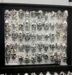 Ganzes 50pcs Lot Gothic Big Skull Ring Bohemian Punk Vintage Antique Silver Mix Style Herren Mode Schmuck Skelett Ring Größe 2261C2678721