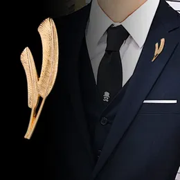 Brosches Classic Retro Man's Metal Feather Brooch Suit Shirt Lapel Pin Corsage Dress Badge for Women Fashion Accessories Gifts