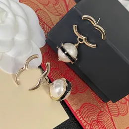 Designer Letter Brass Stud örhängen Luxury Brand Women Copper Luxury Earring 925 Silver Rhinestone Pearl Dangle Earring For Wedding Jewerlry Accessories Sweet