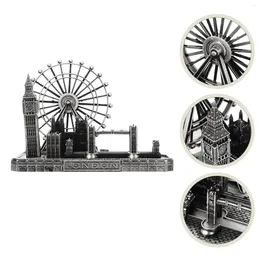 Dekorativa figurer Metal London Ornament unika hantverksskrivbordstorn Bridge borddekor Big Ben Retro prydnadslegering resor