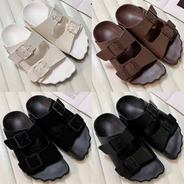 Flipers de designer feminino clássico Branco de couro preto mocha fosca slides sólidos lâminas de luxo casual Sunday duplo slide sandálias de verão sandália de praia