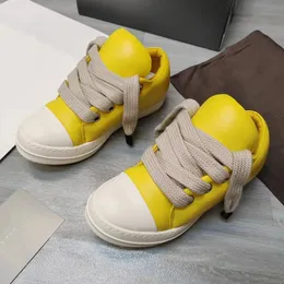 أحذية مصممة للسيدات الجوارب الثلجية