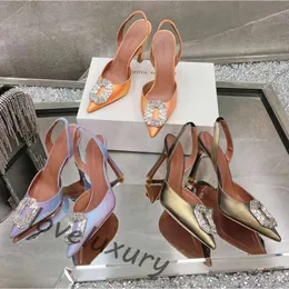 Amina Muaddi Sandals 여성 디자이너 신발 패션 10cm 하이힐 새로운 전기 조명 판타지 뾰족한 드레스 신발 클래식 해바라기 워터 다이아몬드 파티 웨딩 신발