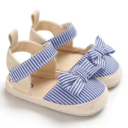 Första vandrare 2024New Products Summer Sandals Nyfödda Baby Girl Leisure Soft Bottom Non Slip Hateble Shoes Prewalker 0-18 månader H240504