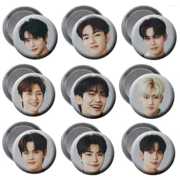 Brosches kpop zerobaseone zb1 brosch personlig po badge zhanghao sung han bin ricky klädstift tillbehör för fans gåva