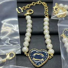 Pearl Chains Designer Naszyjniki Wysokiej jakości miedziane serce list dżinsowy wisiorek marka listu moda mody mężczyzn damski naszyjnik biżuteria prezent świąteczny