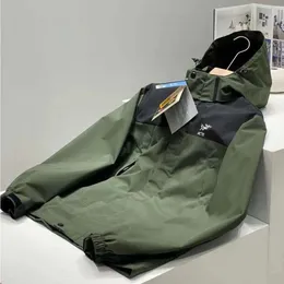 2024 Jaqueta de designer de arco Mens Puff Windbreak Jackets à prova d'água Capacho de chuva leve Puffer Capeled Roupas de caminhada ao ar livre 55