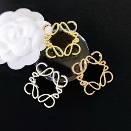 Acalando os brooches de letra de luxo de broche de esmalte Broches Acessórios de judeus de judeu Casaco de colarinho de colarinho de colarinho de colarinho de colarinho de colarinho versátil