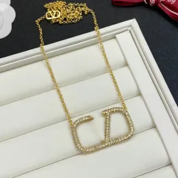 Colar de colar de diamante de luxo Carta de colar de moda pingente de alta qualidade, designer de ouro 18k colar de cristal com caixa para o presente de jóias de casamento feminino