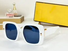 Okulary przeciwsłoneczne dla mężczyzn Kobiet Designer 40036 Stylowy stylowy moda w stylu High Street Traveller Anti-Ultraviolet Plac Plac Full Frame Szklanki Losowe pudełko
