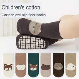 Kids Socken sechs Paare Herbst und Winter Großer Bereich Dot Kleber Baby Trampolin Socken Baby kleine Kinder Nicht-Schlupfboden Socken Große Cartoon Strai Y240504