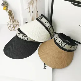 Designer Bucket Hat Handmade Woven Straw Hat Travel Leisure Breathable Letter Embroidered Beach Hats Wide Brim Hats