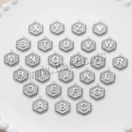 قلادات قلادة 26pcs/lot 16x20mm platinum اللون المطلي من A إلى Z Alphabet 26 Charms المعلقات لصنع المجوهرات DIY