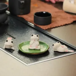 Ceramic Frog Shape Tea Pets Chinese Kung Fu Desktop Decorations Ornaments Zen Lotus Teaware Ceremony Accessories 240426