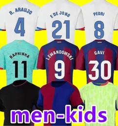 2024サッカージャージLewandowski Pedri Gavi R. Araujo Gavi 23 24 25 Camisetas de Football Shirt FC Balde Ferran Raphinha Dembele Dest Men Kit Equipments