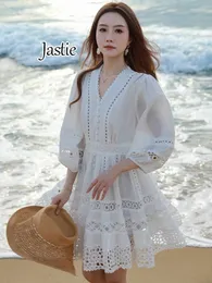 Lässige Kleider Jastie White Lantern Sleeve V-Ausschnitt Kleid Sommersticked Hohlhöhle Longeeve Slim for Women Clothing 2024