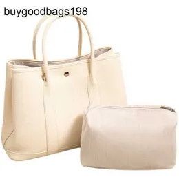 Designer Garden Bags Tote Madame Begonia 2024 New Luxury Large Capacity Female Summer White Handheld Commuter Have Logo