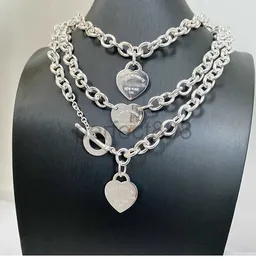 2024 Designer 925 Silver Peach Heart Pendant Tjockkedja OT Halsband Kvinnors hjärtformad benben justerbar temperament mångsidig stil RFQU
