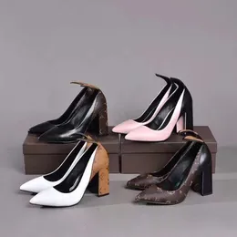 Damenpumpen Archlight Cherie Pump Womens Kleiderschuhe Luxurys Designer Sandalen High Heels Speced Toes 9,5 cm Knöchelkettenriemenrutschen Lady Stiletto 11