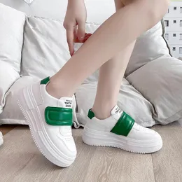 Sıradan Ayakkabı 2024 Kadınlar Vulkanize Sonbahar Kış Moda Yeşil Spor Ayakkabıları Femmes Sports Hookloop Kadın Platform Ayakkabı