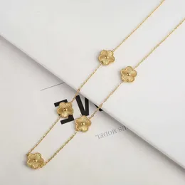 Colares pendentes 18k Gold Gold Hot vendendo novo colar de jóias de design com cinco flores folhas femininas blusom aço inoxidável não desbotamento trevo h240504