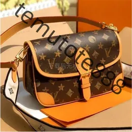 トップクオリティデザイナーの女性Luxurys Bag Tiger Camera Handbagsメタリックビーズトートショルダーバッグ