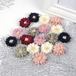 Flores decorativas 10pcscschrysanthemum cabeça artificial seda 4cm Flor de tecido para decoração de casamento broches diy acessórios artesanais feitos artesanais