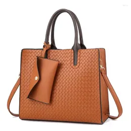 Axelväskor ThreePeas Pu Leather Knit Women Handbag Luxury Designer Handväskor och Purses Female Pouch Tote