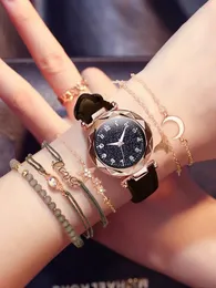 ساعات المعصم 7pcs الموضة متعددة الاستخدامات Sky Sky Sky Round Women Women Watch Watch Watch مع مجموعة سوار Star Moon