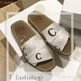 2024 Gratis frakt Top Woody Chypre Sandaler Mules Flat Slides Light Tan Beige White Black Pink Blue Lace Lettering Canvas Slippers Womens Summer Outdoor Indoor 913