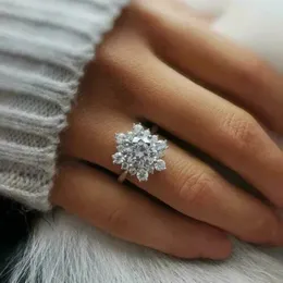Pierścienie ślubne Akcesoria w kształcie słonecznika Cz dla kobiet 2024 Srebrny kolor pełny bling mrożony biżuteria lady