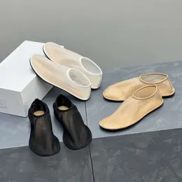 Misty Sexy Dongguan Waren nordisch minimalistische Nischennische flache Einzelschuhe, atmungsaktive und kühle Sommer -Oma -Schuhe