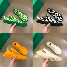 Designer casual skor strumpor sneakers män tyg stretch tröja slip-on sneaker lady två-ton gummi mikro sula andningsbar avslappnad sko