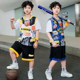 バスケットボールジャージ夏の子供用半袖ジャージースポーツセット、大規模なスーツ、男性用の偽のツーピースクイック乾燥トレーニングスーツ