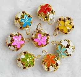 Hundkläder 18mm Multicolor Cute Flower Pet Accessories Cat Bell Bell Bells 40st