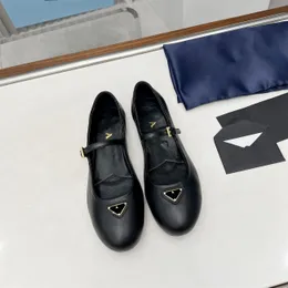 Lüks Tasarımcı Ayakkabı Bale Daireleri 2024 Yeni Moda Eğitmeni Dans Siyah En Kalite Sıradan Düşük Yumuşak Deri Açık Dress Dış Mekan Elbise Sandalet Kadın Yaz Sneaker