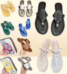 Sandálias de grife para mulheres, senhoras escavadas, chinelos florais de borracha saltos baixos de salto lascas de luxo de luxo slide1742507