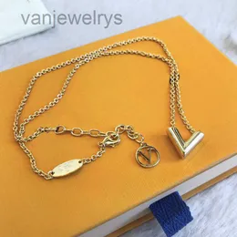 Designer Jewelry Earrings Pendant Charm Bracelets Gold Love V Necklace Women Rings Bracelet Bangles Luxury Pendants lovers chain Heart