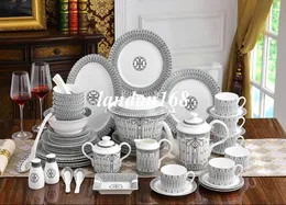 Keramiska servisuppsättningar Porslinskålskål Soppa skål Bone China Western Tabelleriset Set Black Line kaffesatser Gift8161225