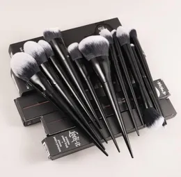 Spazzoli per trucco KVD11PCS Set 10 20 25 35 40 1 2 4 22 Braccio leggero sfumatura Fondazione in polvere di base per l'ombretto oculare Beauty Cosm5926265