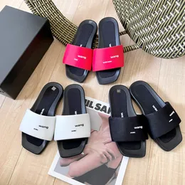 Wang Luxury Designer Shoe Shoe Fashion Sandale Slippers Summer Beach Loafer Loafer Mens Canvas Slide Outdoor Travel Black White Red Pool Flat Slidersスポーツラバサンダル