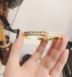 Specia mode Bangle 18k Gold Plated Designe Armband Glittrande högpolerad tunn bred stor högkänsla Populära märkesarmband7370290