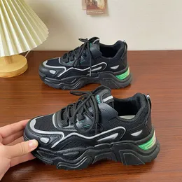 2024 Neue dicke Sohle High Display Sports Schuhe Leichte Laufschuhe Vielseitige trendige schwarze Schuhe atmungsaktive lässige Frauenschuhe Gai