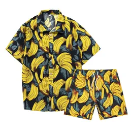 Hawaii Collection Beach Style 2st Set Shirt Men with 3D Banana Print Summer Suit Collar Kort ärmskjortor Man Pants 240426