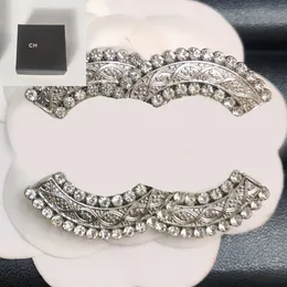 Kadınlar Tasarım Broş Pin Broşlar Çift Hediye Takı Kristal İnci Desinger Vintage 18K Altın Kaplama Pimler Sevgililer Düğün Partisi Aksesuarları Hediye Kutu