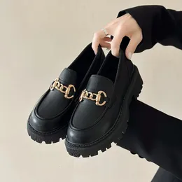 Mokasyny żeńskie buty kobiety moda Mary Janes okrągły palce płaskie mokasyna Oxfords platforma swobodna metalowa łańcuch bukle obcasy 240506